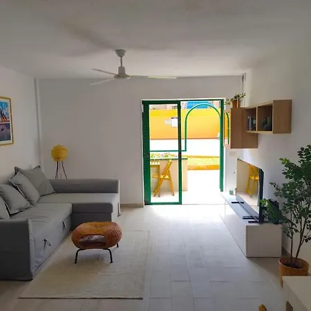 Caroline's Tropical Paradise *