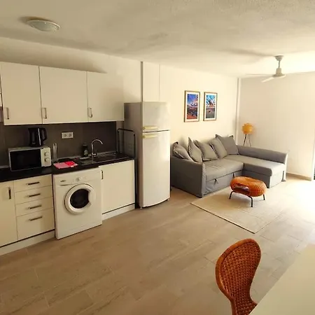 Апартаменты Caroline's Tropical Paradise *